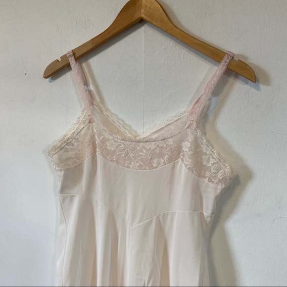 Vintage Vanity Fair Full Slip Blush Pink Lace 100% Nylon Nightie Womens Small 36 - Picture 8 of 13